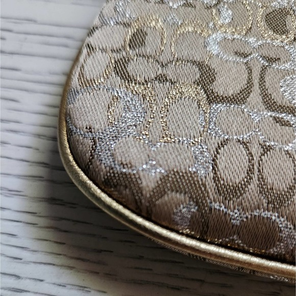 Coach Wristlet NWT - Picture 5 of 9